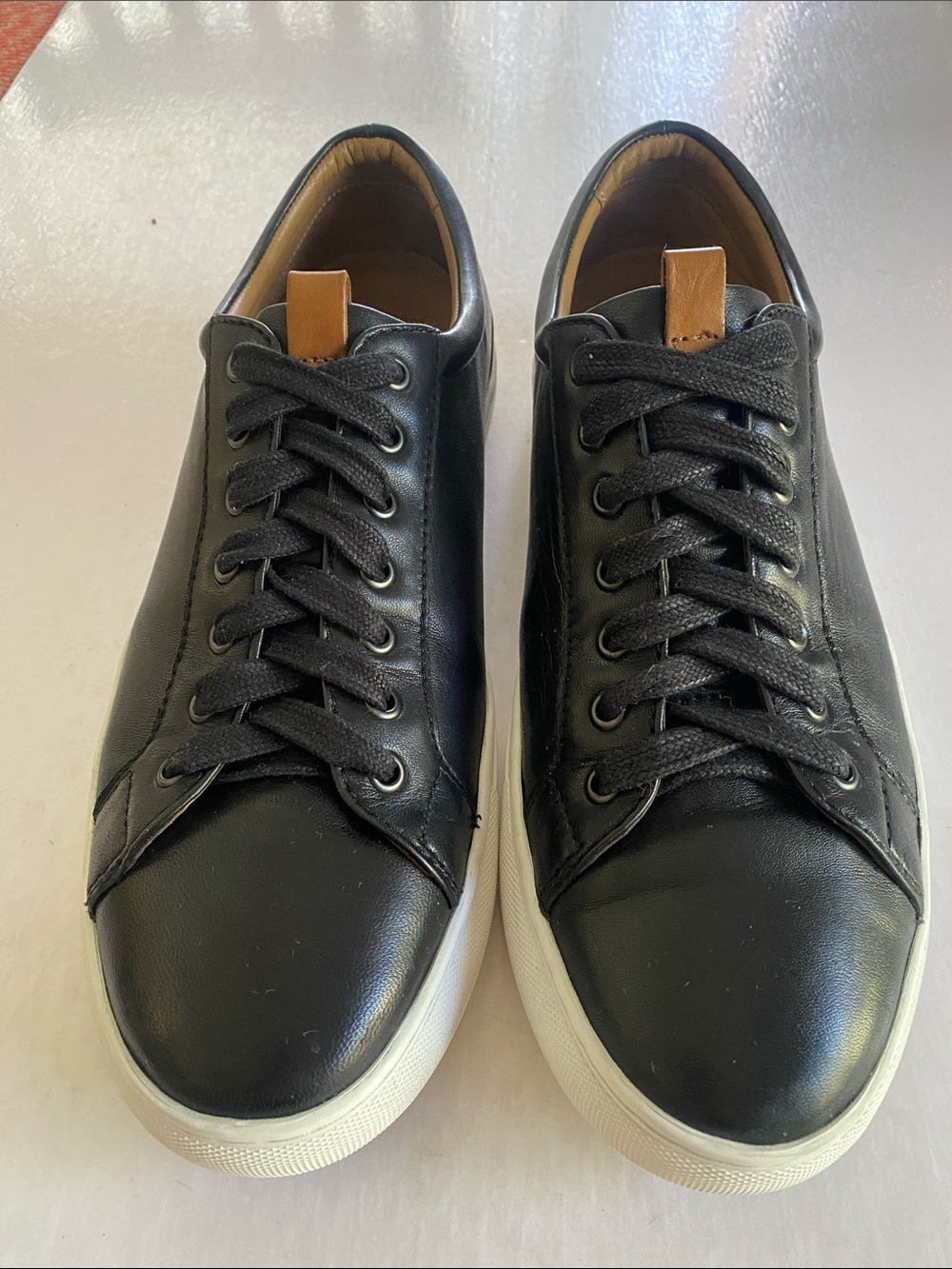 Johnston & Murphy Black Sheepskin Leather Sneakers with Tan Pull Tabs Size 10.5